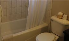 Country Inn Santa Rosa Room - Deluxe King Bathroom